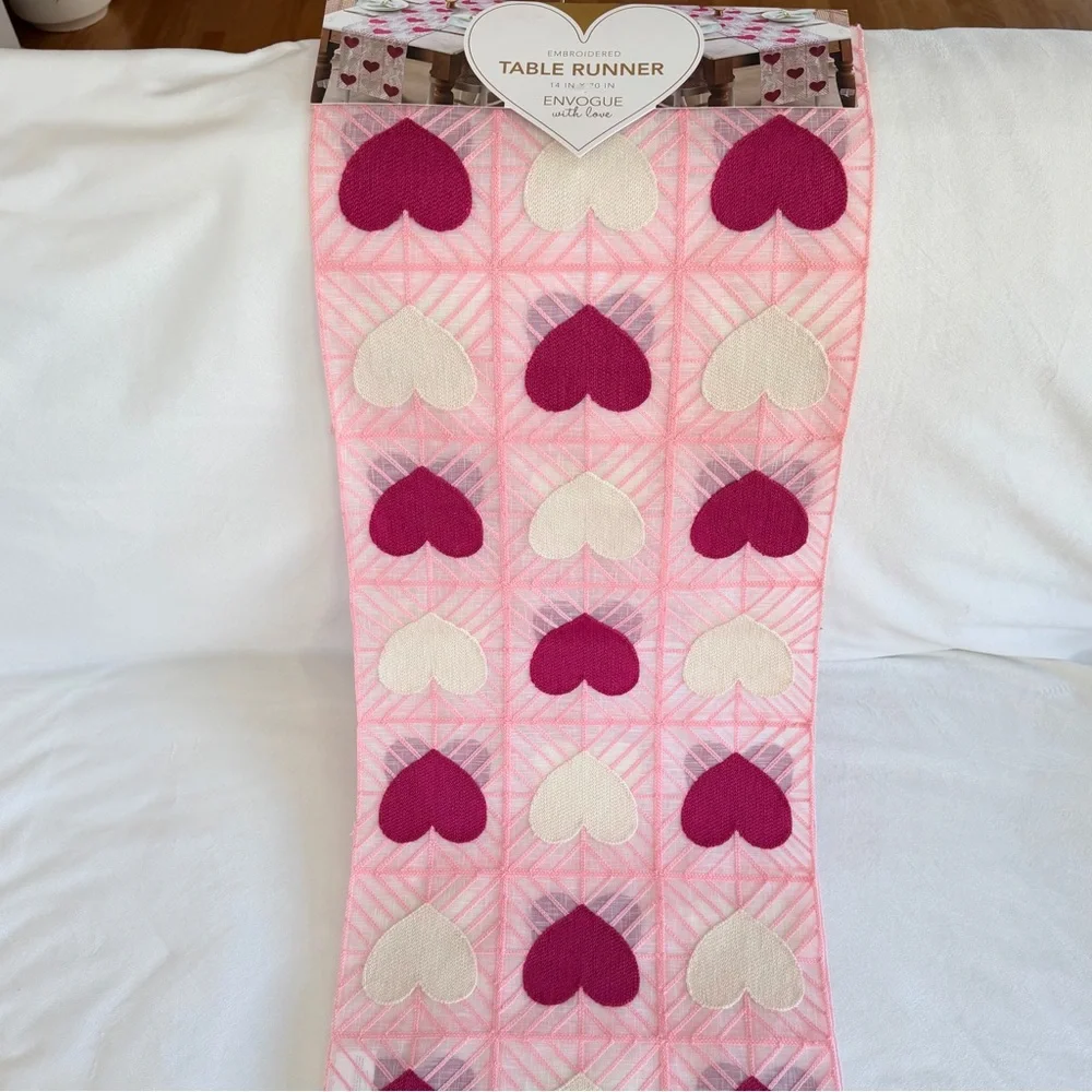 Envogue Pink and Cream Heart Table Runner